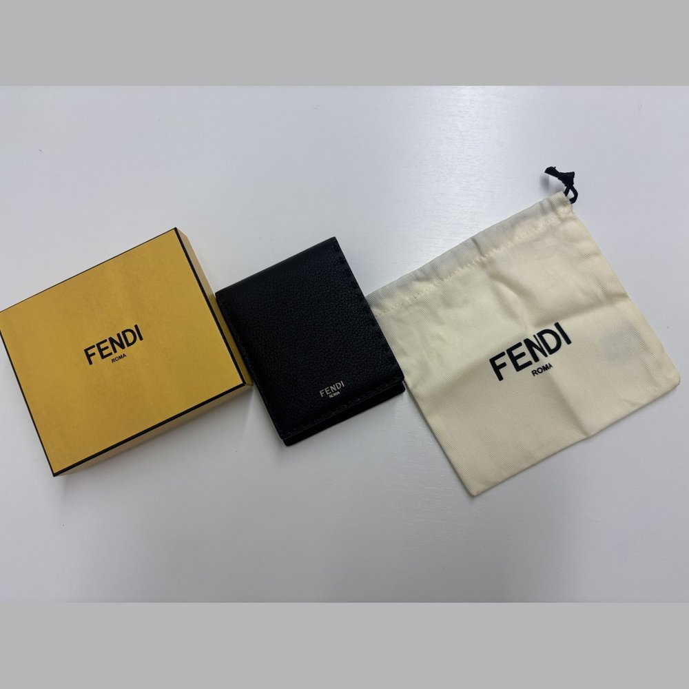 フェンディ 二つ折り財布(箱・保存袋付き) 買取実績